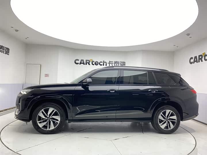 Audi Q6 2024 2024款 40 TFSI quattro 观云型 飞骑套装 7座