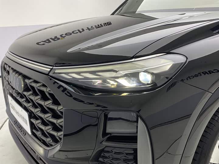 Audi Q6 2024 2024款 40 TFSI quattro 观云型 飞骑套装 7座