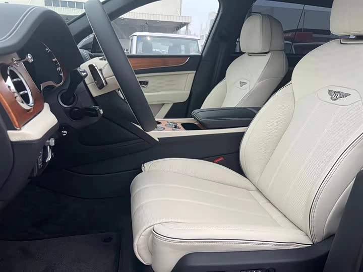 Bentley Bentayga 2023 2023款 4.0T V8 长轴距版
