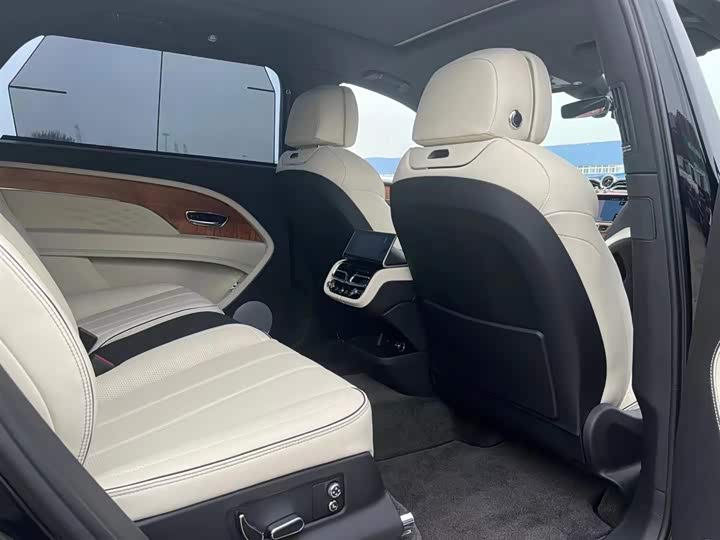 Bentley Bentayga 2023 2023款 4.0T V8 长轴距版