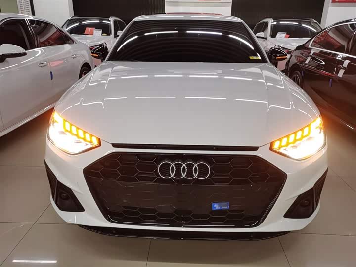 Audi A4L 2025 2025款 200万辆悦享版 40 TFSI 豪华动感型
