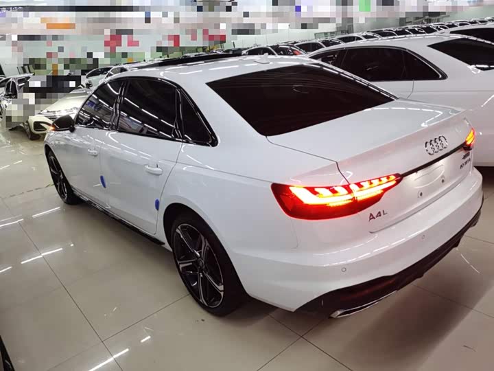 Audi A4L 2025 2025款 200万辆悦享版 40 TFSI 豪华动感型