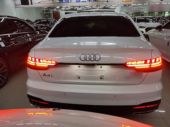 Audi A4L 2025 2025款 200万辆悦享版 40 TFSI 豪华动感型