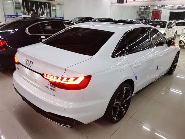 Audi A4L 2025 2025款 200万辆悦享版 40 TFSI 豪华动感型