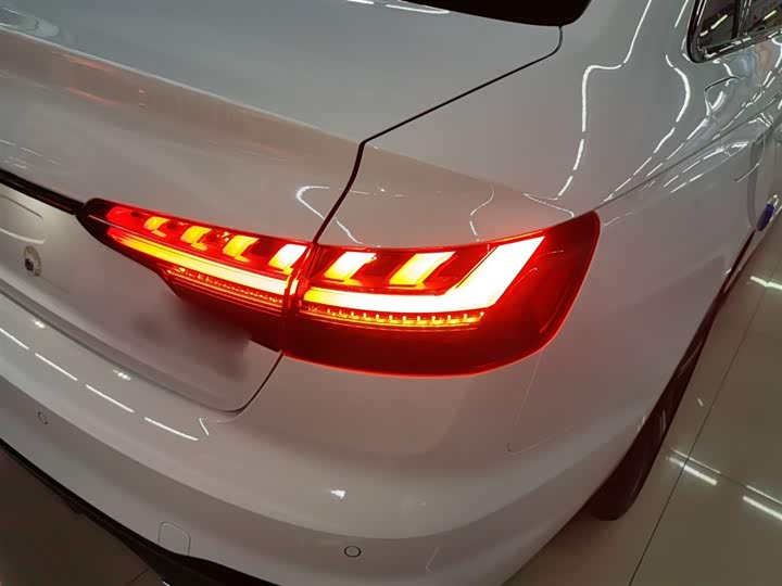 Audi A4L 2025 2025款 200万辆悦享版 40 TFSI 豪华动感型