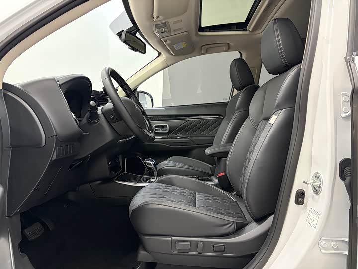 Mitsubishi Outlander 2021 2021款 改款 2.0L 两驱畅享版 5座