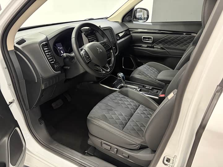 Mitsubishi Outlander 2021 2021款 改款 2.0L 两驱畅享版 5座