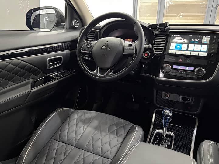 Mitsubishi Outlander 2021 2021款 改款 2.0L 两驱畅享版 5座