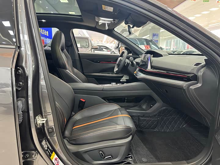 Changan UNI-V 2024 2024款 1.5T 尊贵型