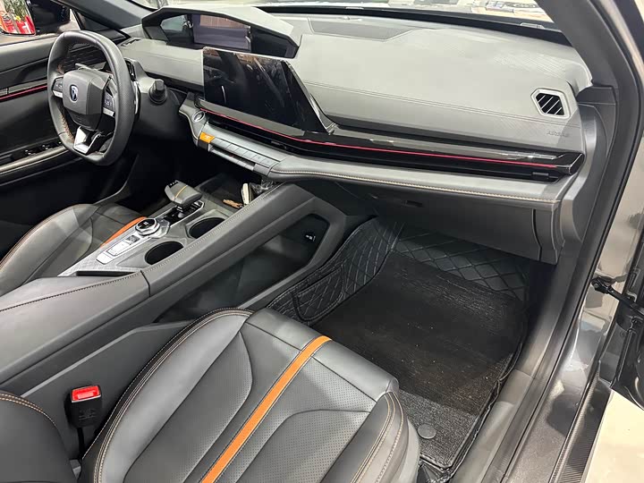 Changan UNI-V 2024 2024款 1.5T 尊贵型