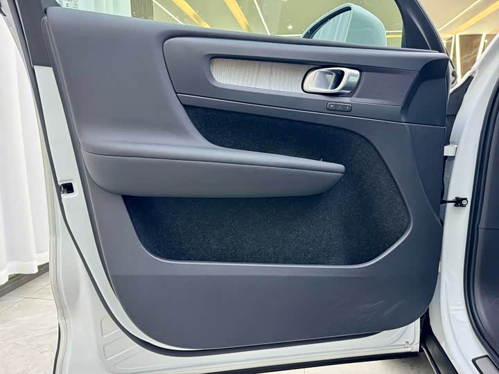 Volvo XC40 2025 2025款 B4 四驱智远豪华版