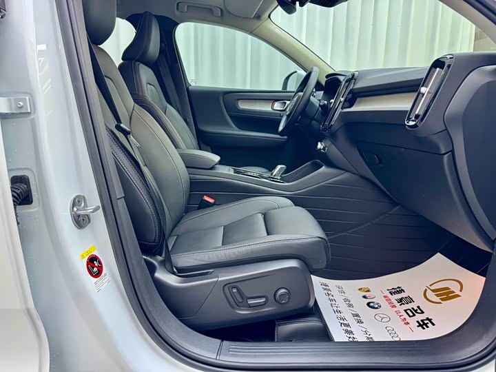 Volvo XC40 2025 2025款 B4 四驱智远豪华版