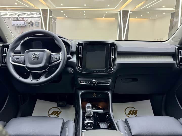 Volvo XC40 2025 2025款 B4 四驱智远豪华版