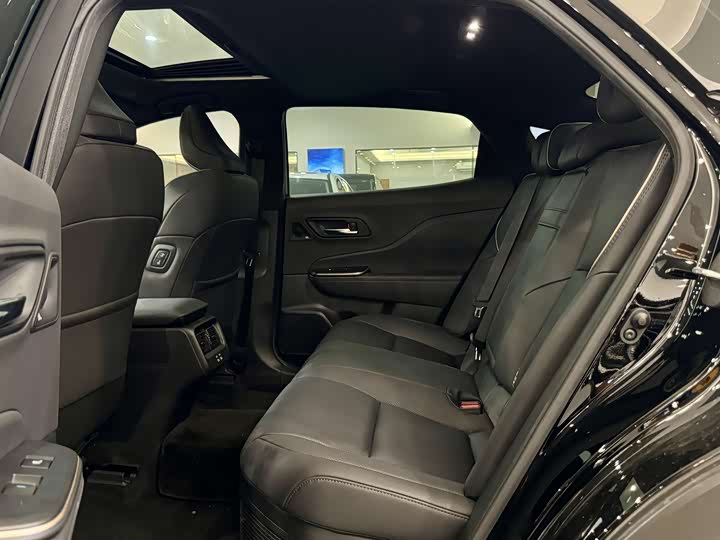 Toyota Crown SportCross 2023 2023款 2.5L SportCross HEV两驱尊贵版