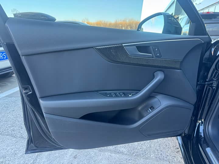 Audi A4 2021 2021款 Avant 先锋派 40 TFSI 时尚动感型