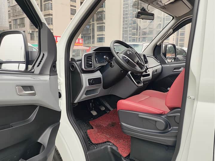 Maxus V80 2025 2025款 PRO商旅 6MT 长轴中顶 9座三排 非营运