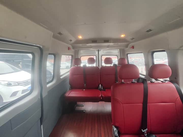 Maxus V80 2025 2025款 PRO商旅 6MT 长轴中顶 9座三排 非营运