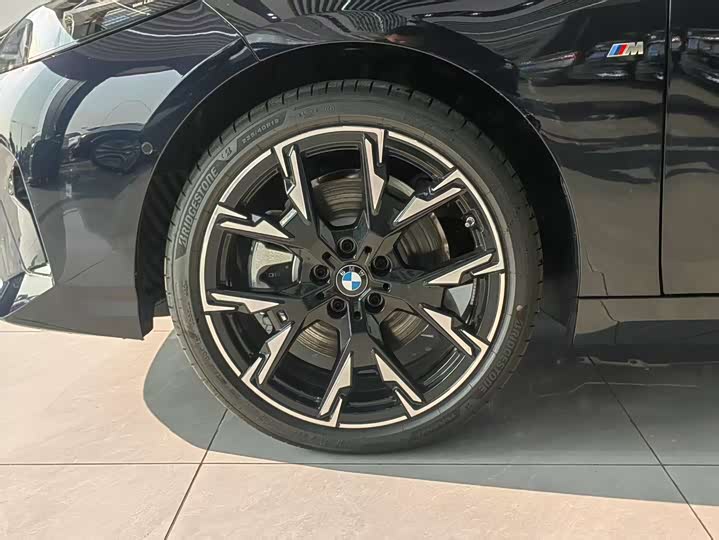 BMW 2 Series 2025 2025款 225L M运动曜夜套装