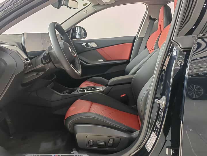 BMW 2 Series 2025 2025款 225L M运动曜夜套装