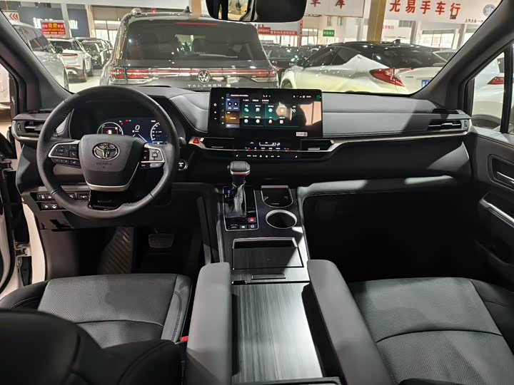 Toyota Granvia 2026 2026款 2.5L混动 尊贵PLUS版