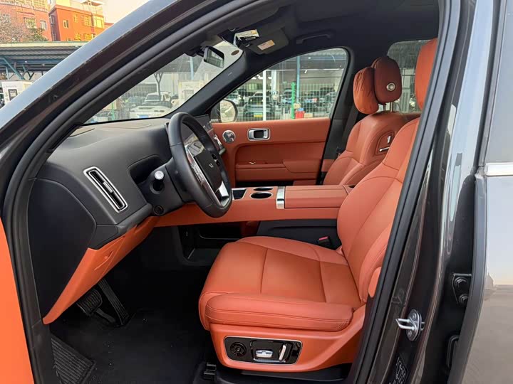 LiXiang L8 2025 2025款 Ultra 智能焕新版