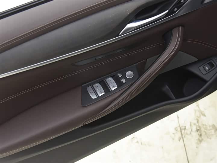 BMW 5 Series Hybrid 2022 2022款 改款二 535Le M运动套装