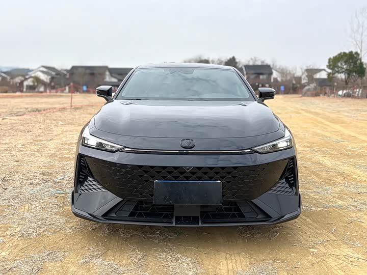 Changan UNI-V 2024 2024款 1.5T 尊贵运动型