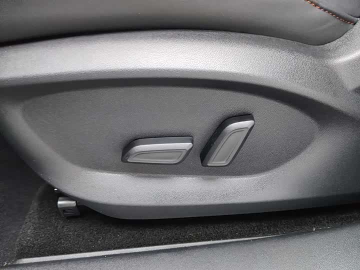 Roewe RX5 2023 2023款 1.5T 豪华滑屏版