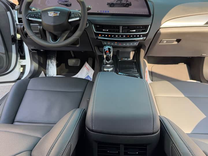 Cadillac CT5 2025 2025款 28T 赛道性能版