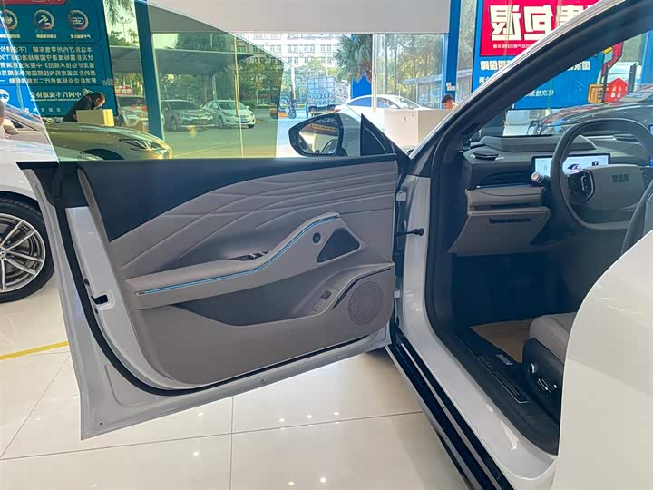 Geely Galaxy Starshine 8 EM-i 2025 2025款 130km EM-i 旗舰版