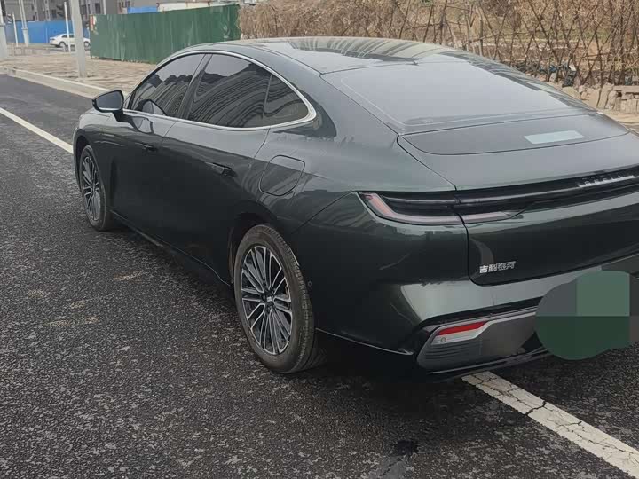 Geely Galaxy Starshine 8 EM-i 2025 2025款 130km EM-i 尊贵版