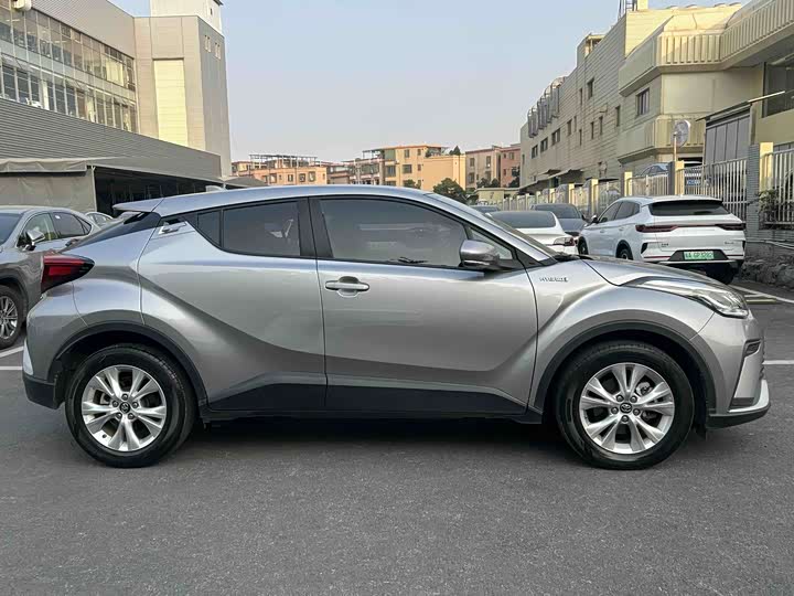 Toyota Izoa 2021 2021款 双擎 2.0L 奕享版