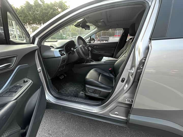 Toyota Izoa 2021 2021款 双擎 2.0L 奕享版