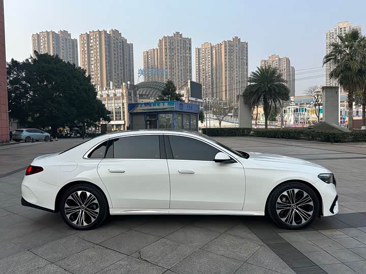 Mercedes-Benz E-Class Hybrid 2024 2024款 E 350 e L 插电式混合动力运动轿车