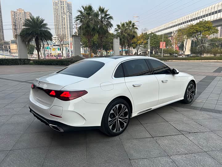 Mercedes-Benz E-Class Hybrid 2024 2024款 E 350 e L 插电式混合动力运动轿车