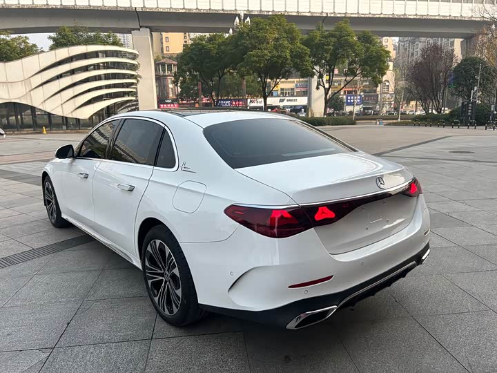 Mercedes-Benz E-Class Hybrid 2024 2024款 E 350 e L 插电式混合动力运动轿车