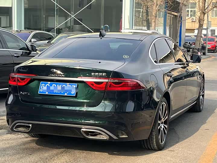 Jaguar XF L 2025 2025款 2.0T P250 两驱尊享豪华版