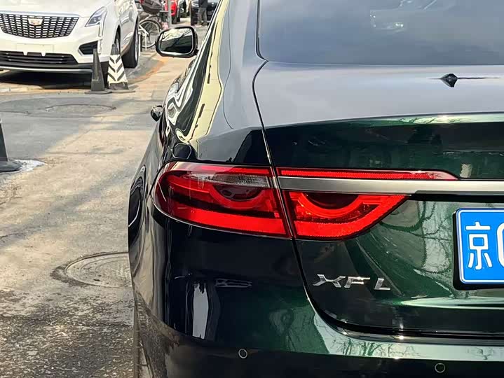 Jaguar XF L 2025 2025款 2.0T P250 两驱尊享豪华版