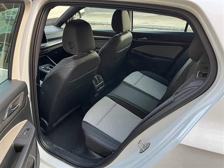 Volkswagen Golf 2025 2025款 300TSI R-Line