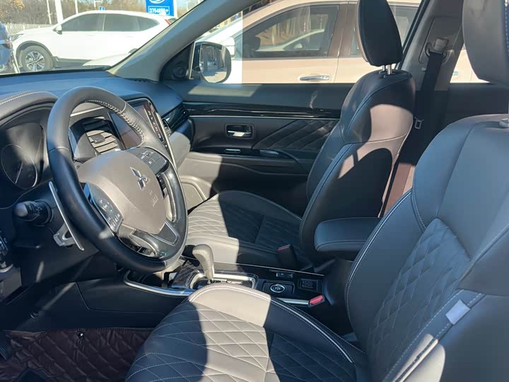Mitsubishi Outlander 2021 2021款 2.4L 四驱曜动版 5座