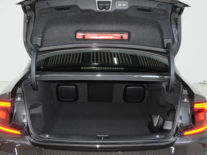 Volvo S90 Hybrid 2024 2024款 插电式混动 四驱长续航智雅豪华版