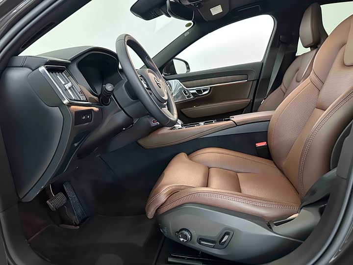 Volvo S90 Hybrid 2024 2024款 插电式混动 四驱长续航智雅豪华版