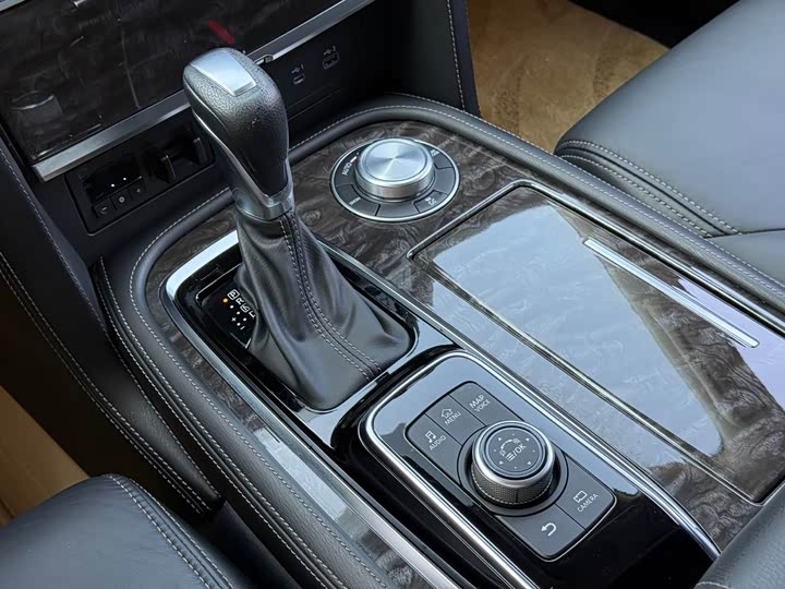 Nissan Armada 2023 2023款 ARMADA 5.6L 无敌舰队旗舰版