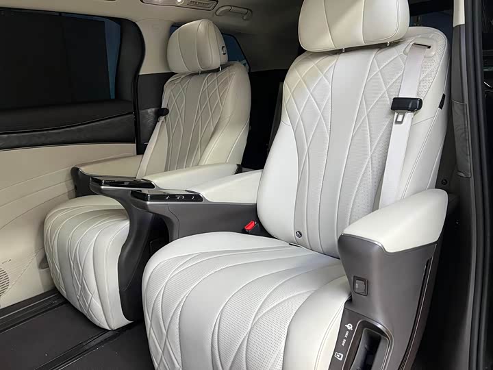 Denza D9 2025 2025款 DM-i 智驾版 1020 四驱尊享型