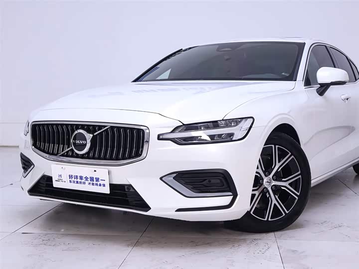 Volvo S60 2025 2025款 B4 智逸豪华版