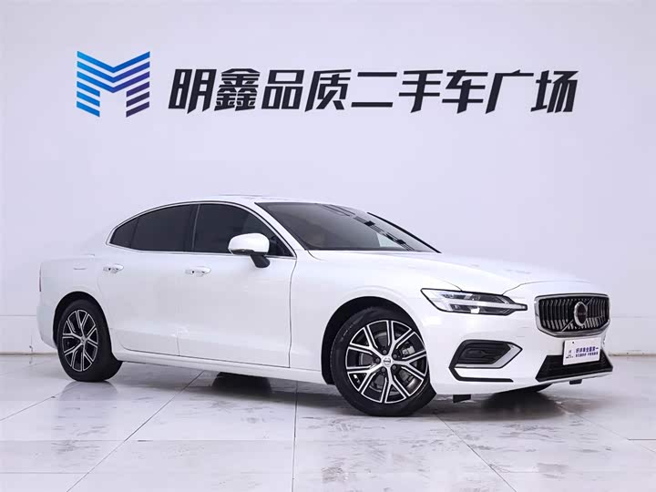 Volvo S60 2025 2025款 B4 智逸豪华版