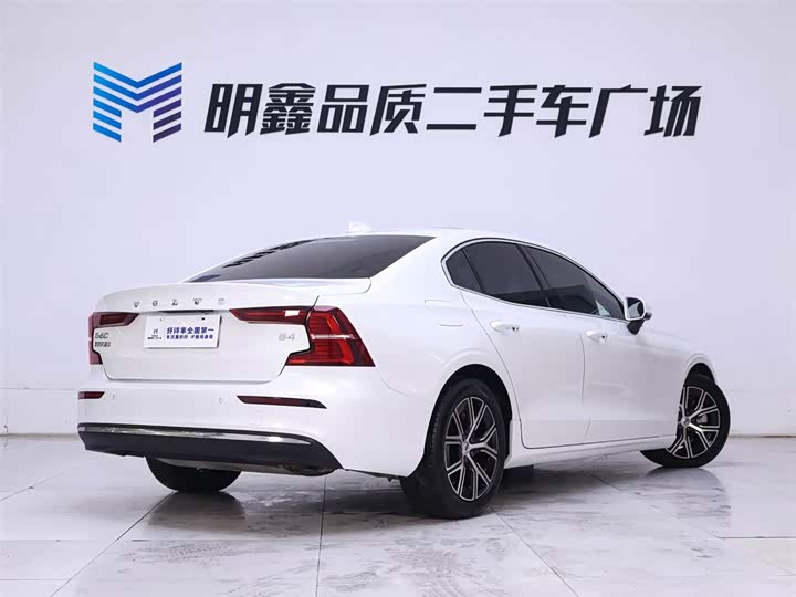 Volvo S60 2025 2025款 B4 智逸豪华版