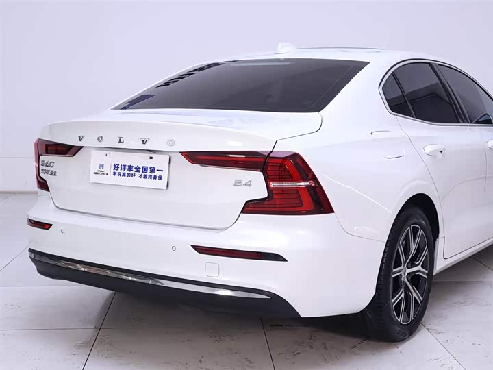 Volvo S60 2025 2025款 B4 智逸豪华版