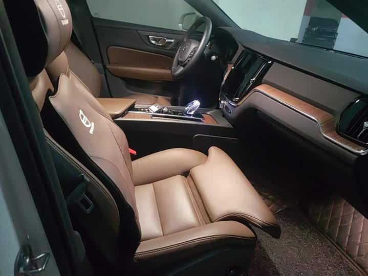 Volvo S60 2025 2025款 B4 智远豪华版