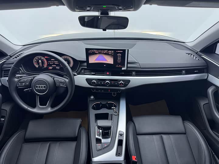 Audi A4L 2025 2025款 200万辆悦享版 40 TFSI 时尚动感型
